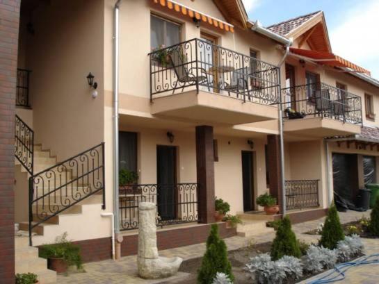 Mediterran Apartman Es Vendeghaz Hajdúszoboszló المظهر الخارجي الصورة