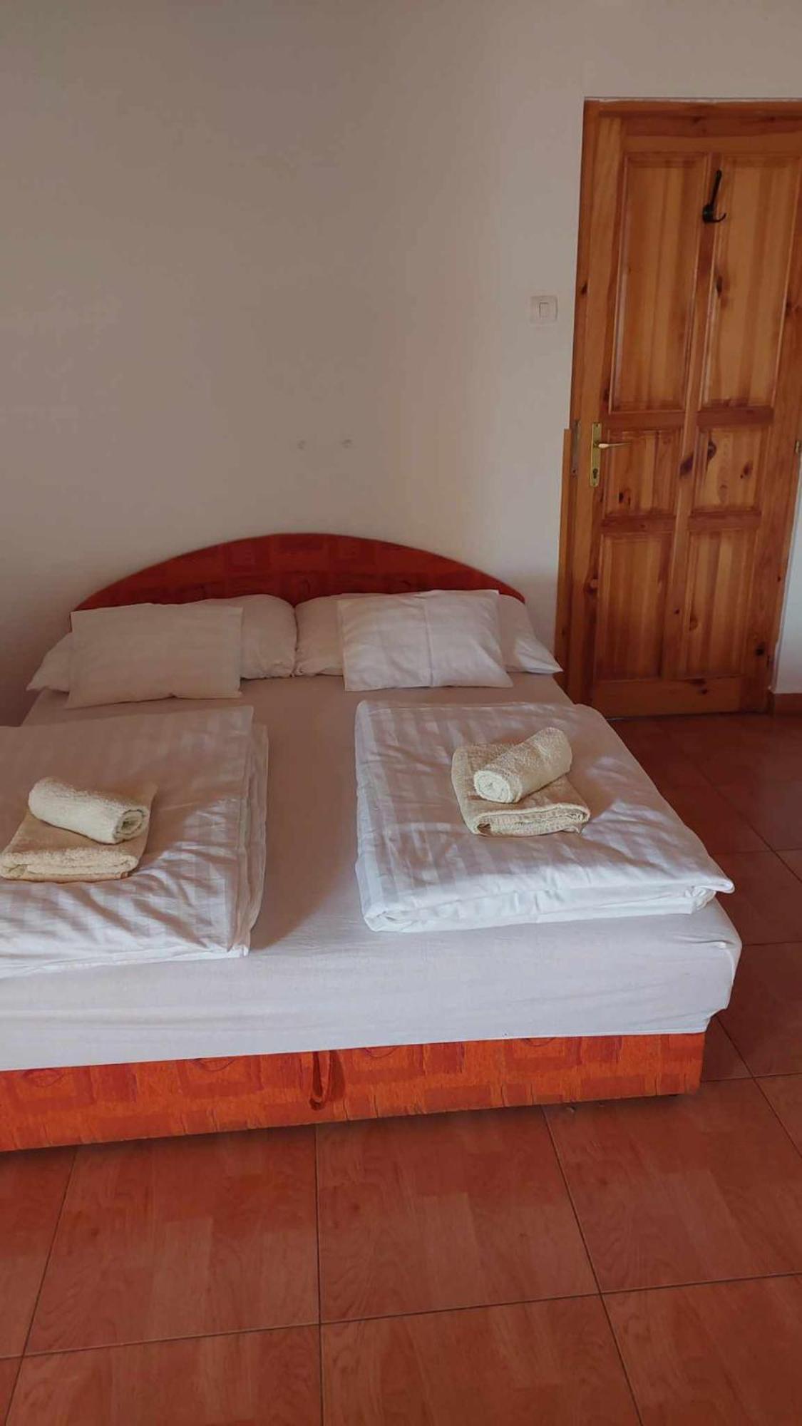 Mediterran Apartman Es Vendeghaz Hajdúszoboszló المظهر الخارجي الصورة